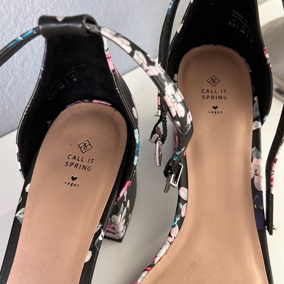 Call it spring flower heels - Picture 2 of 6